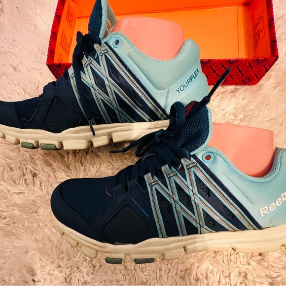 Reebok Teal and Navy Sports Shoes Size 8 - Picture 2 of 4